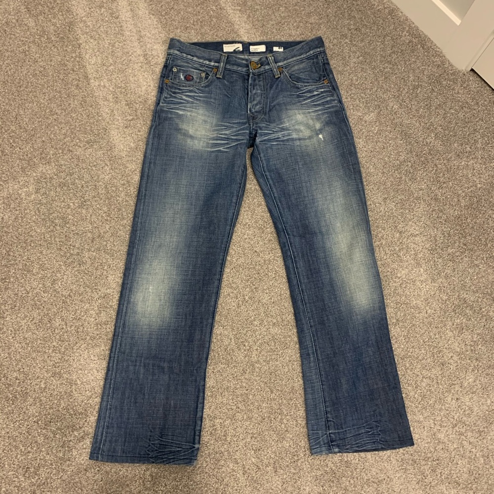 Vintage Energie Button-Up Distressed Denim Jeans
